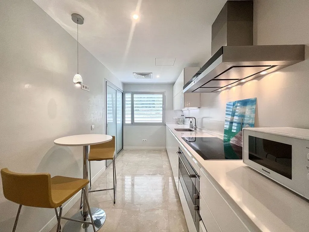 Köök - Contemporary Apartment with Sea View in Portals Nous-Bendinat
