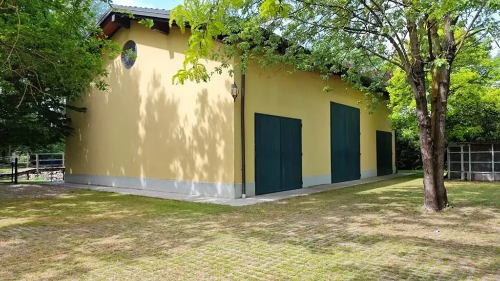 Exterior - Villa with Pool and Garden in Correggio