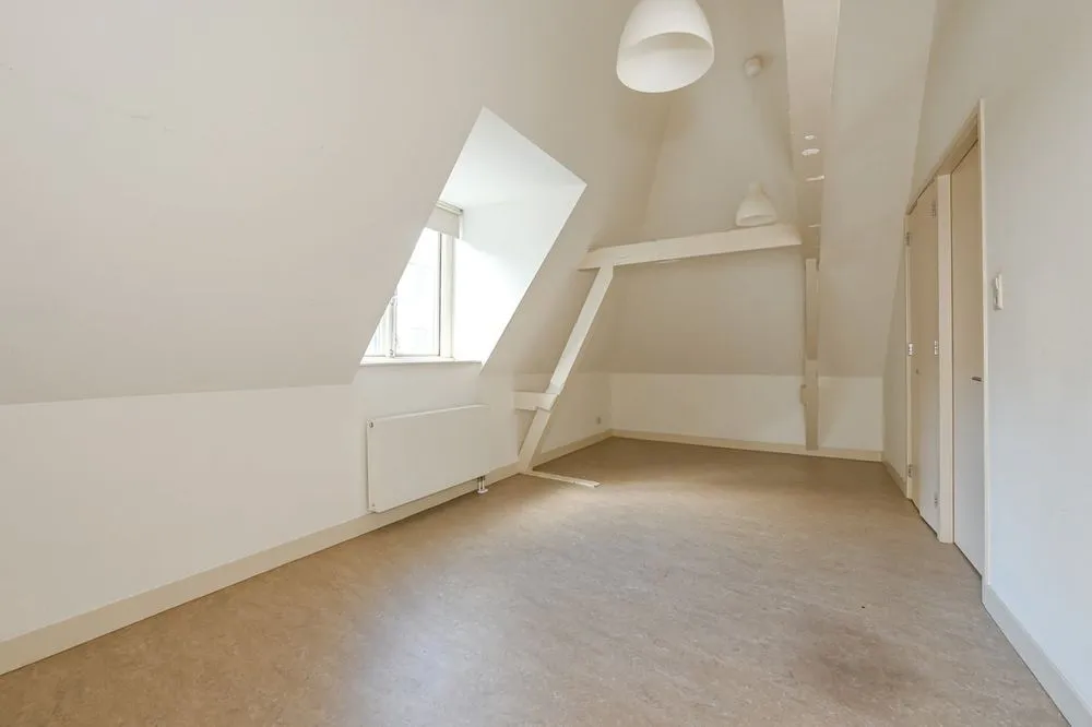 Pièces - Classic Penthouse with Balcony in Den Haag