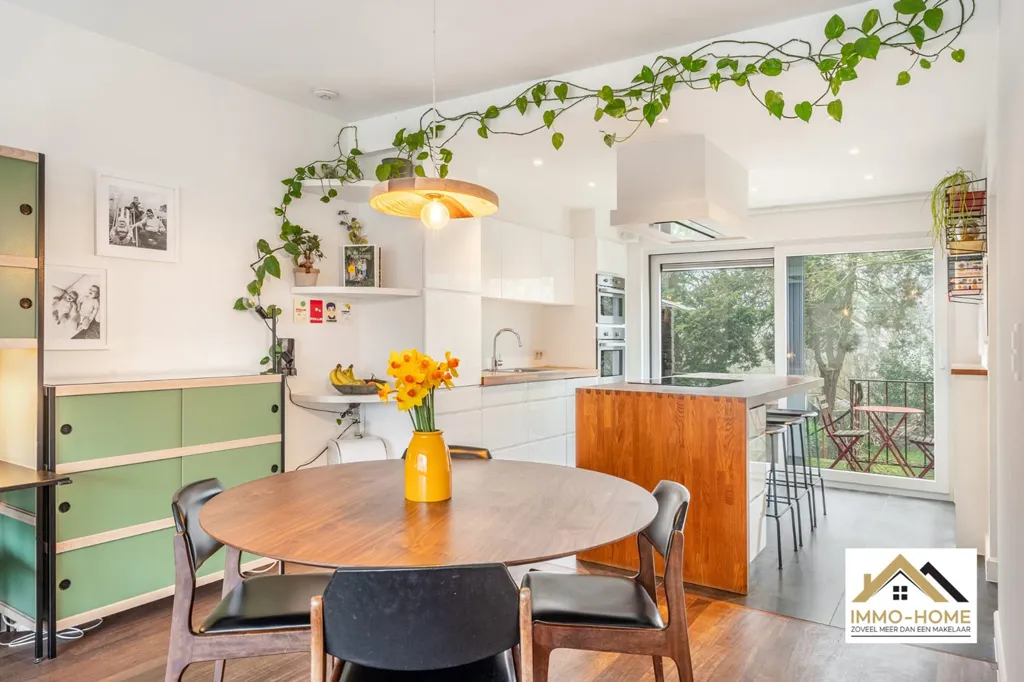 Salle à manger - Appartement de 3 Chambres avec Terrasse à Sint-Amandsberg