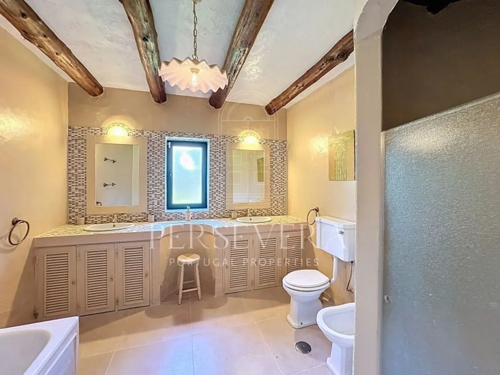 Vannitoad - Villa with Ocean Views in Biscaia, Cascais