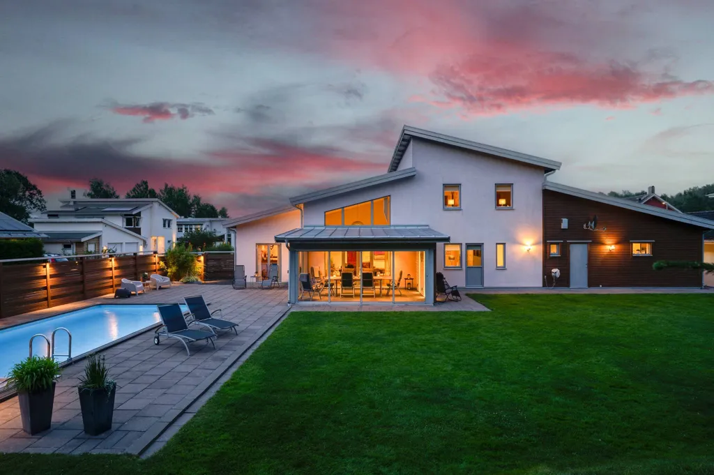 Piscine - High-Quality Villa with Pool in Adolfsberg