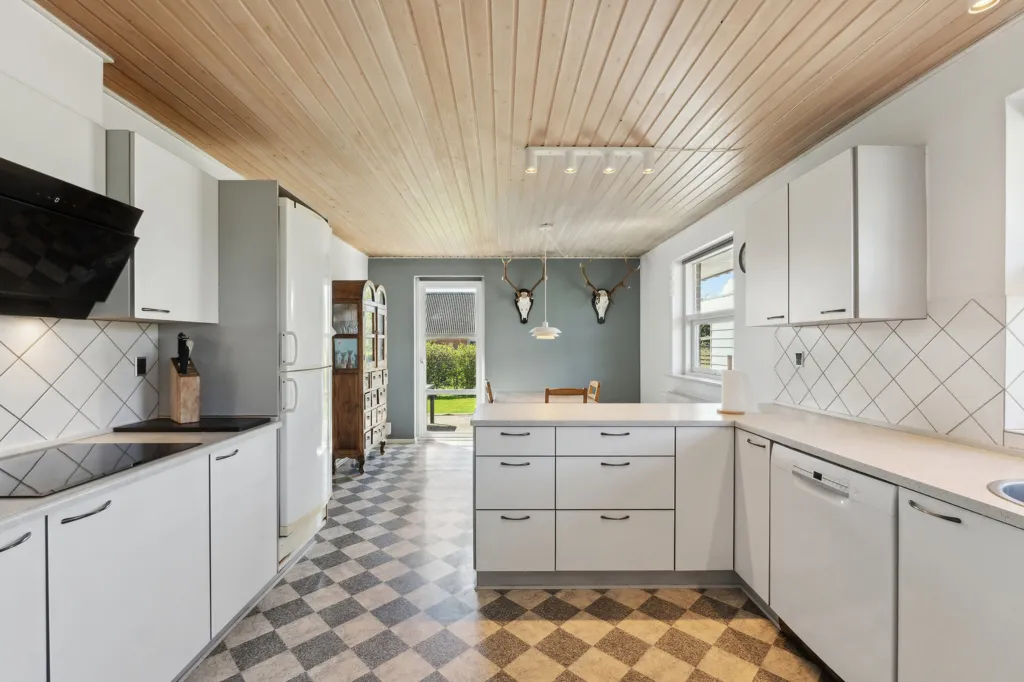 Cuisine - Villa with Red Brick Facade in Als