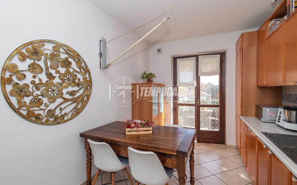 Salle à manger - 5-Bedroom Apartment with Double Garage in Chieri