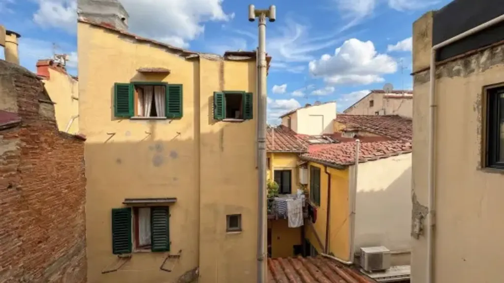Aed - Monolocale with Traditional Features in Florence