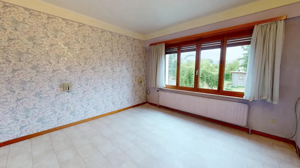 Pièces - Maison avec Jardin et Cheminée à Halanzy