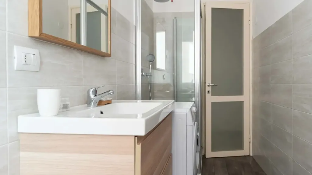 Salles de bain - Modern Flat with Balcony in Milan