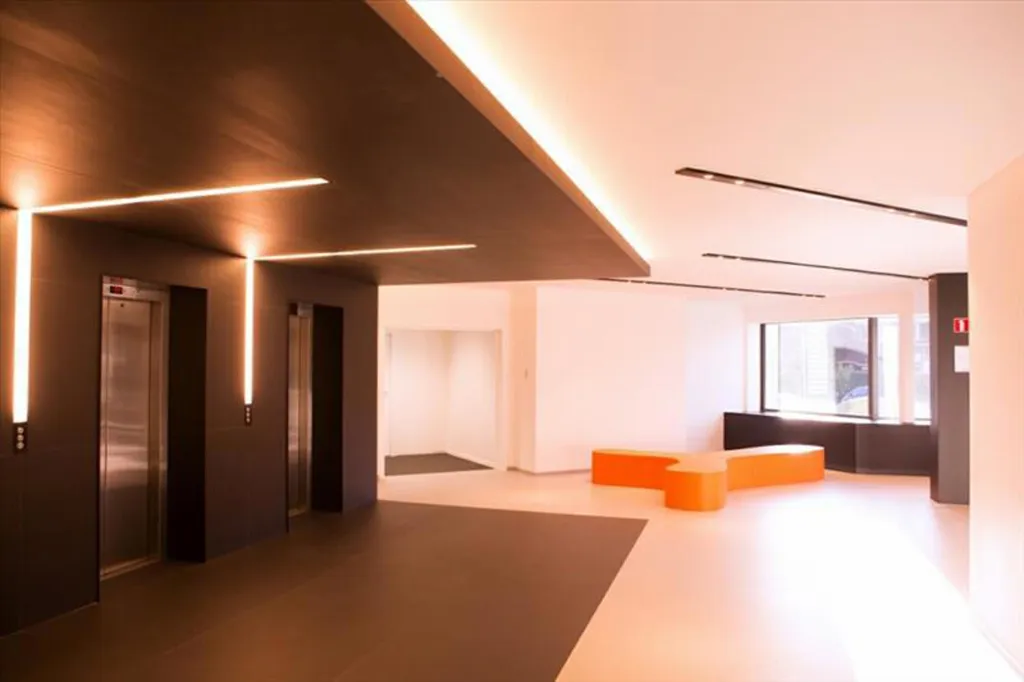 Esik - Modern Office Space near R0 in Strombeek-Bever