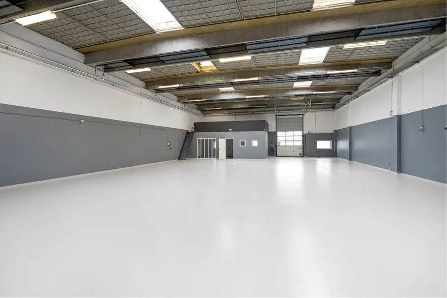 Pièces - High-Ceiling Warehouse with Office in Ringsted