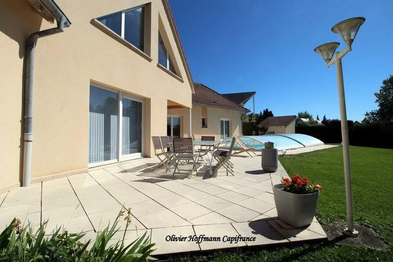 Terrass - 9-Piece House with Pool in Réding