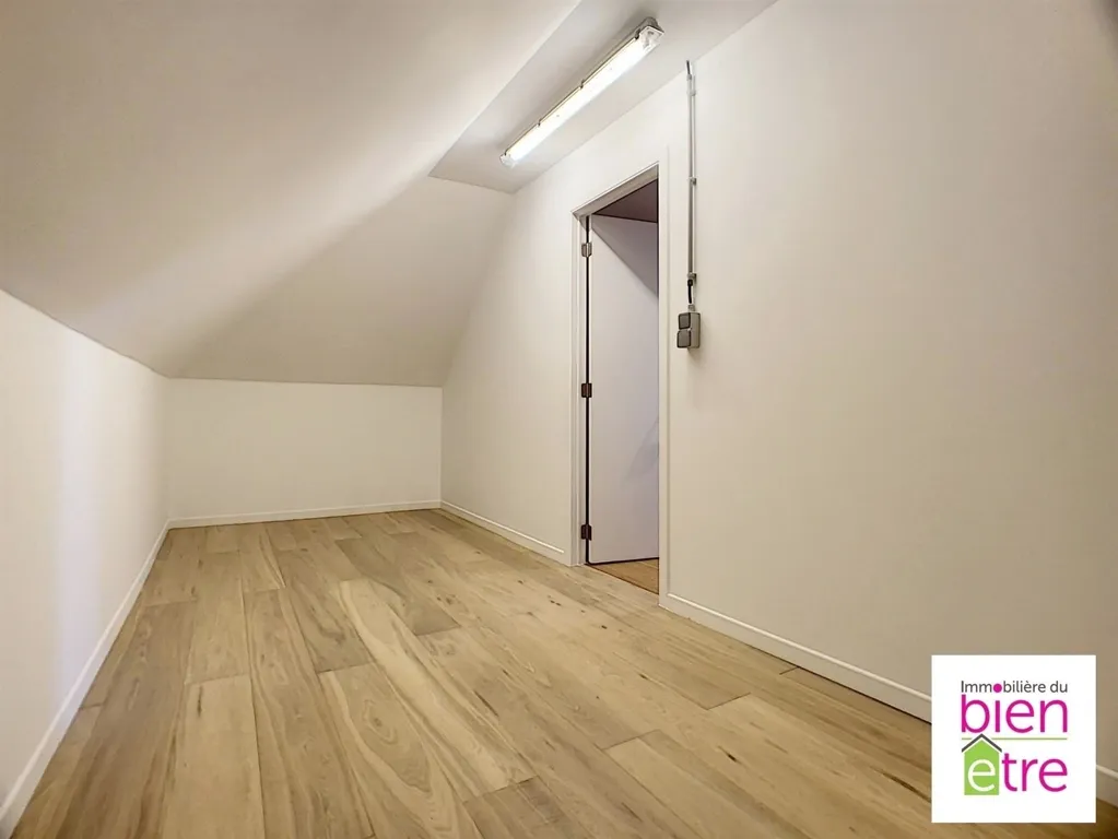 Pièces - Maison Rénovée avec Terrasse à Roux-Miroir