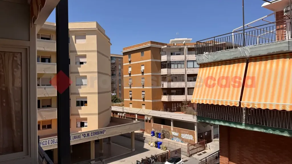 Rõdu - Spacious Apartment with Balcony in Siracusa
