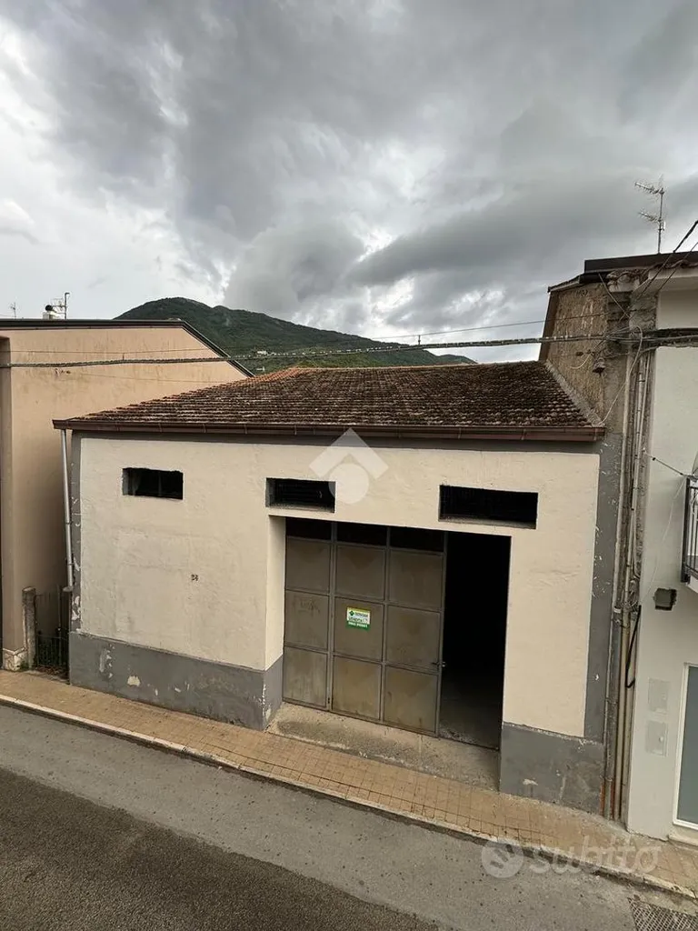 Esterno - Warehouse for Renovation with Courtyard in Pozzilli