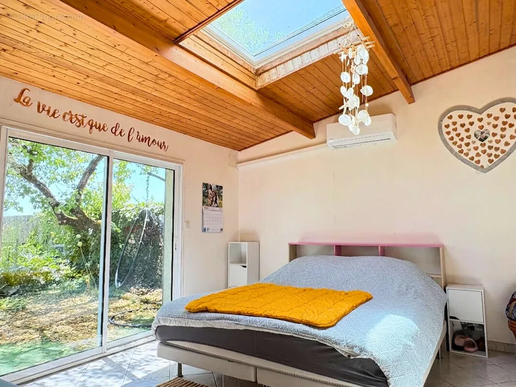 Chambres - Maison familiale avec piscine et jardin à Cognac