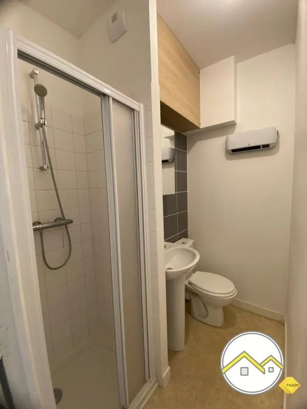Salles de bain - Appartement 2 Pièces à Martigné-Ferchaud