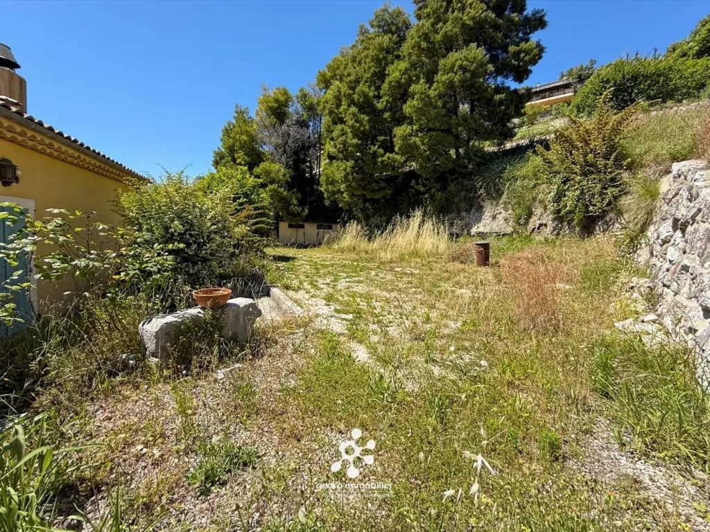 Aed - House with Terrace and Garden in Vence