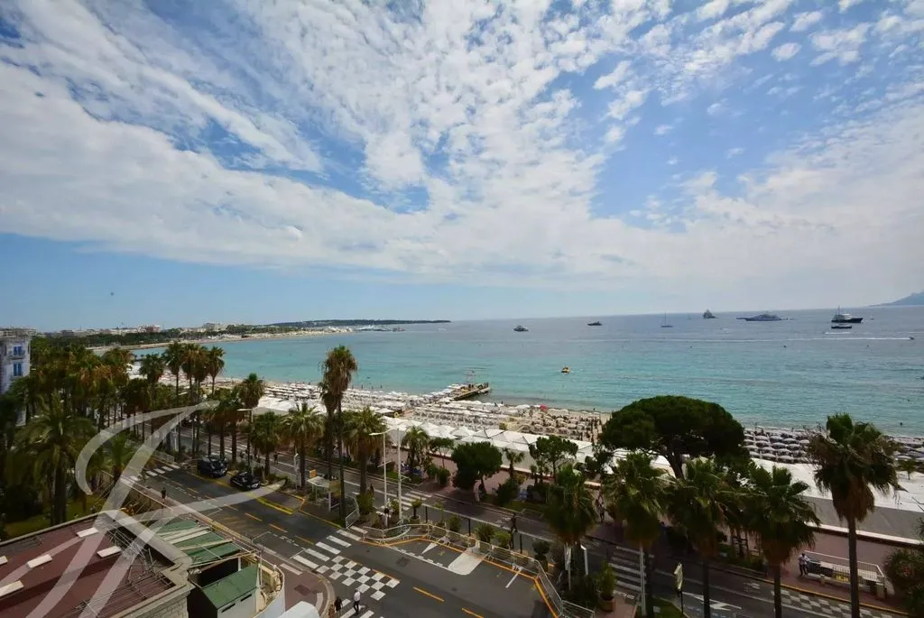 Rõdu - Luxury Apartment with Bay View in Cannes