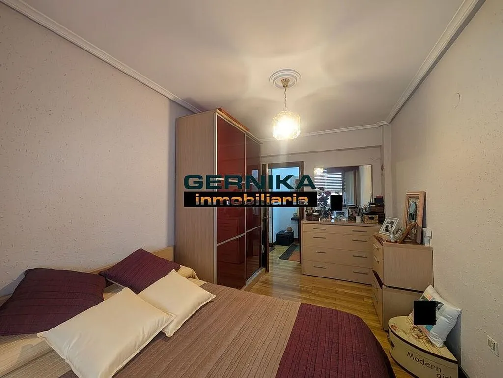 Magamistoad - 3-Bedroom Apartment with Balcony in Gernika-Lumo