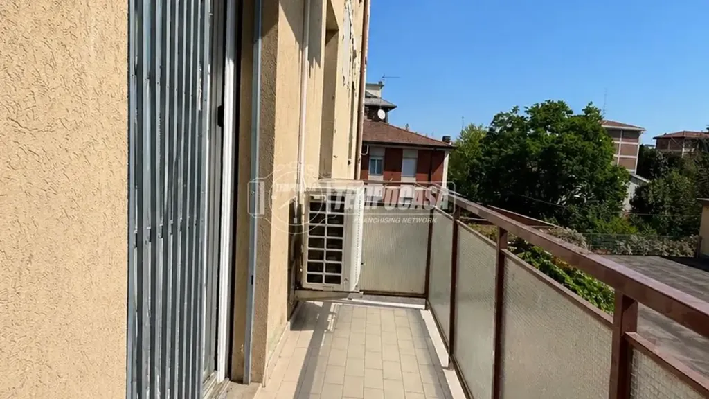 Balcon - Spacious Apartment with Balconies in Carpi