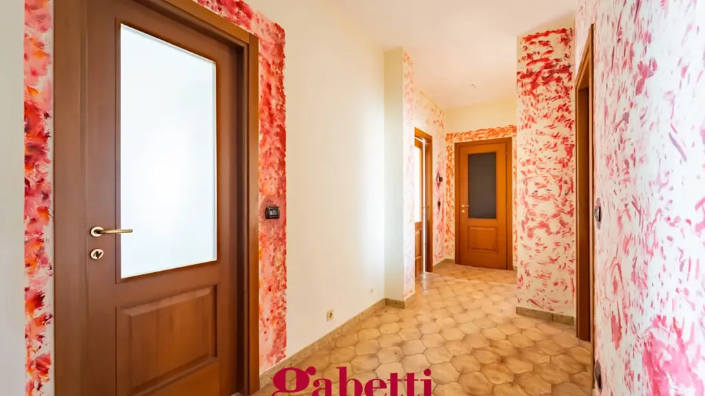 Esik - First-Floor Flat with Two Balconies in Cavallermaggiore