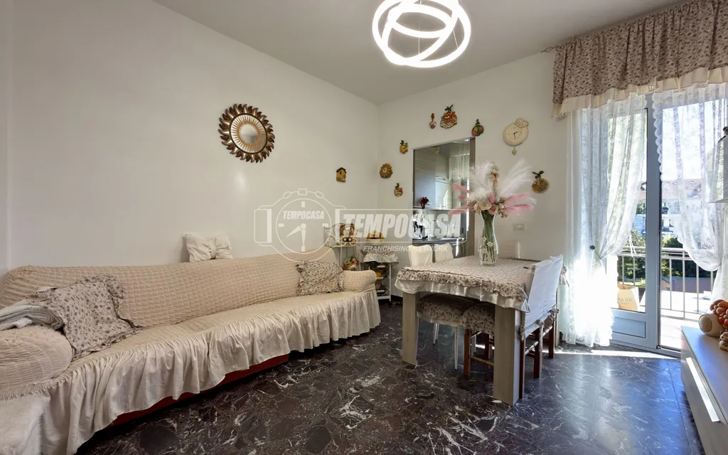 Soggiorno - Rusticated Apartment with Balcony in Rivoli