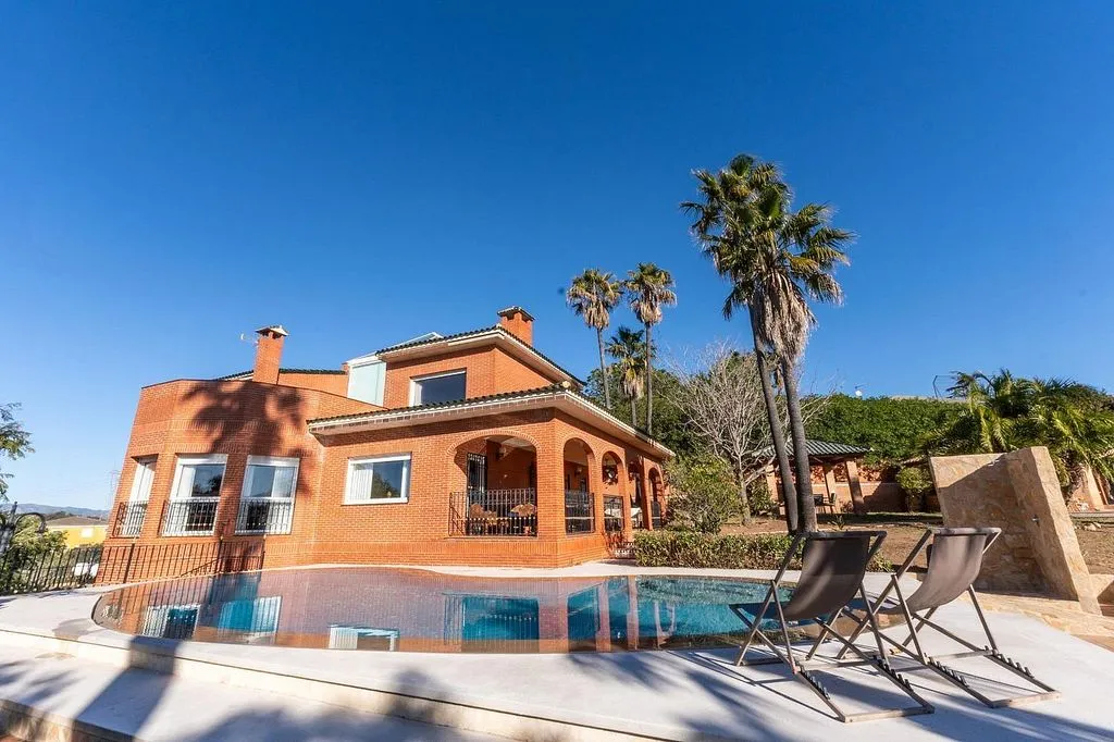 Bassein - Luxury Chalet with Pool in Alginet