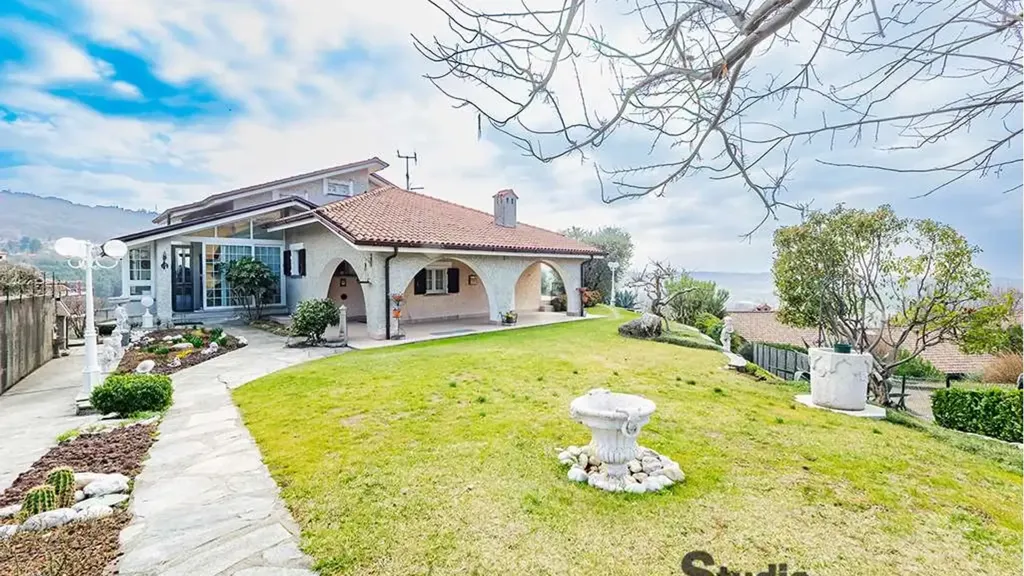 Jardin - Luxury Villa with Panoramic View in Ello