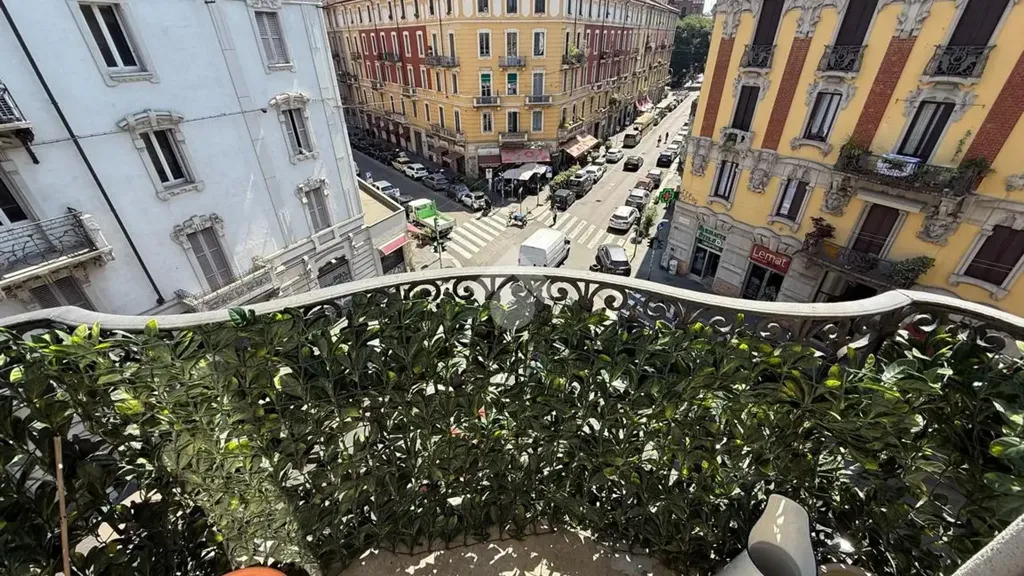 Rõdu - Prestigious Apartment with Balconies in Milan