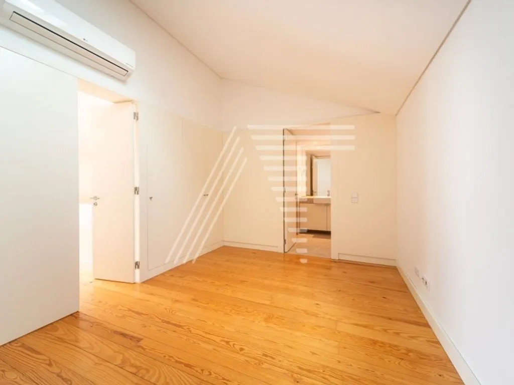 Esik - Luxury Duplex Flat with Panoramic View in Lisbon