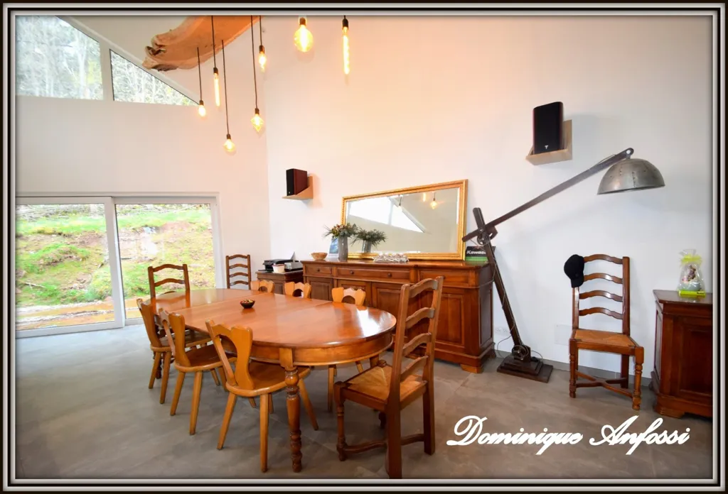 Salle à manger - Maison Luxueuse avec Piscine Intérieure à Labaroche