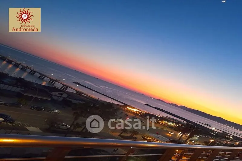 Rõdu - Villa with Beach Access in Forte dei Marmi