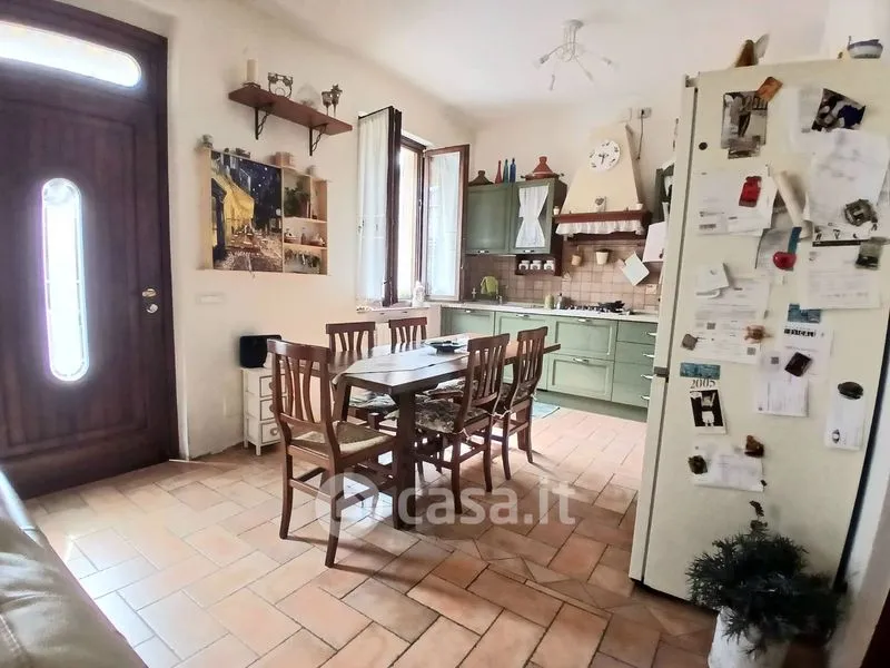 Salle à manger - Semi-detached House with Garden in Broni