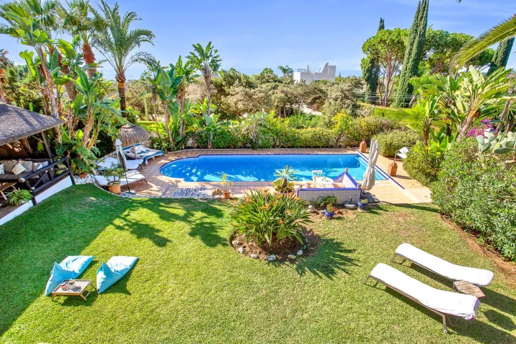 Piscine - Detached Villa with Pool in Marbella's Casco Antiguo