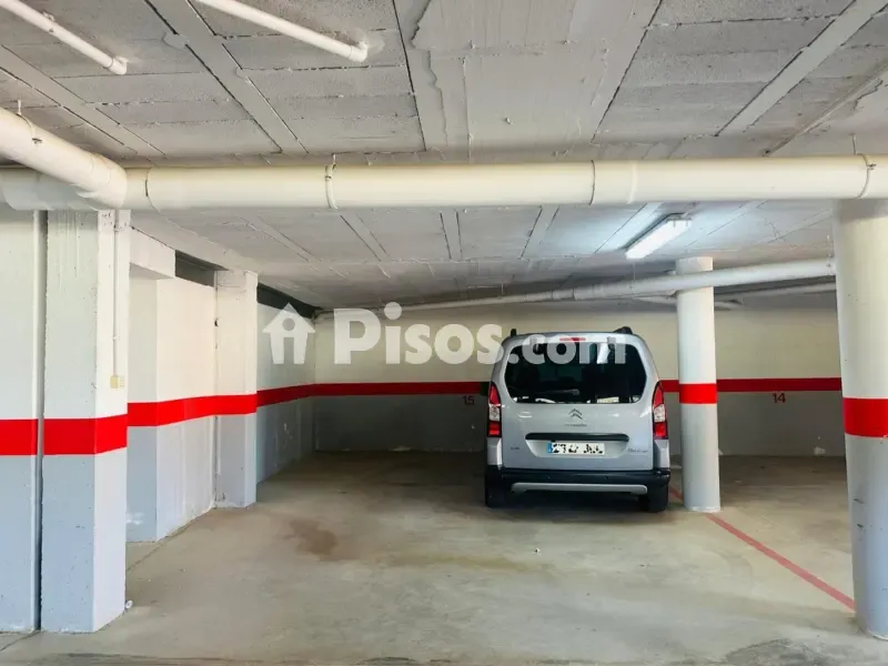 Garaaž - Ground Floor Flat with Balcony in Masdenverge