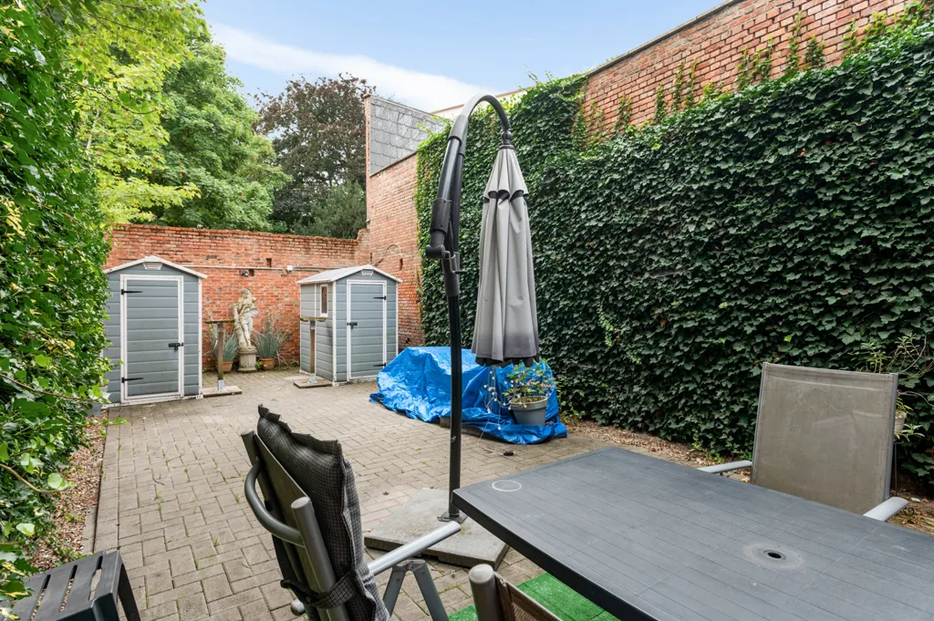 Aed - 3-toaline ärihoone asukohas Herentals