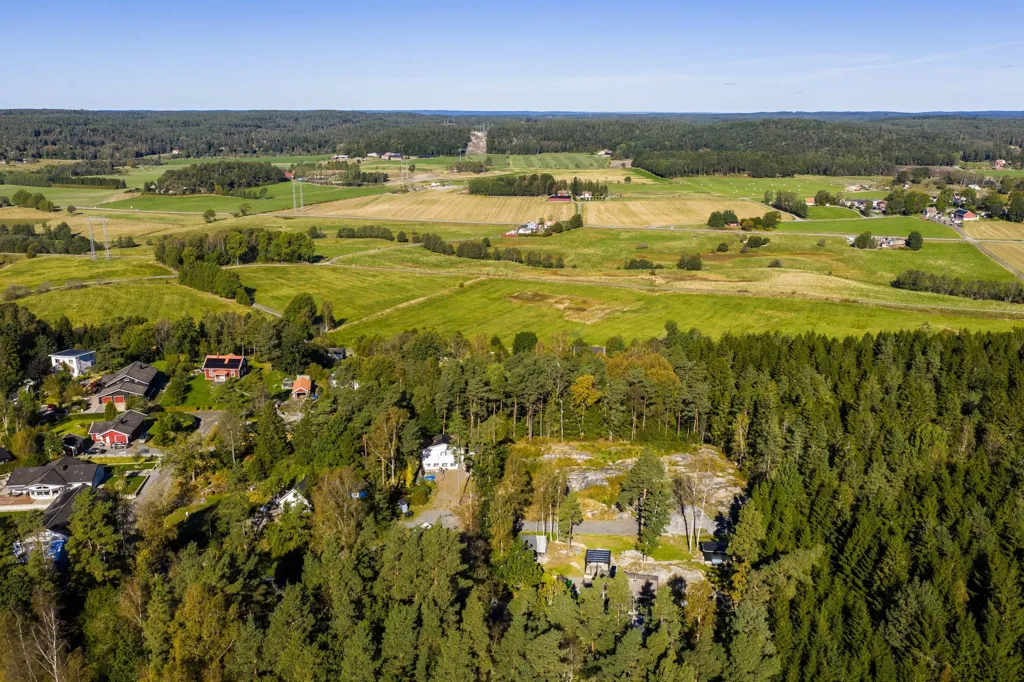 Õhuvaade - Generous Plot with Natural Setting near Gråbo