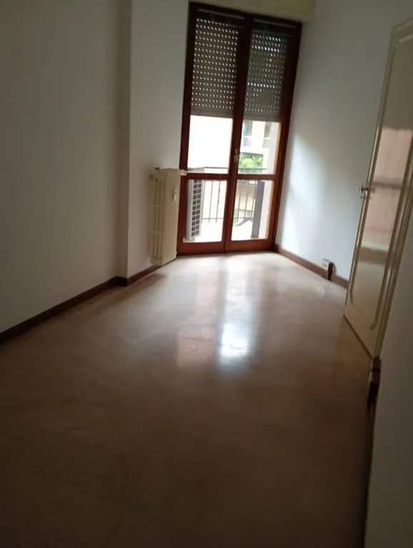 Pièces - Luxury Flat to Restructure near Piazza Emilia, Milan