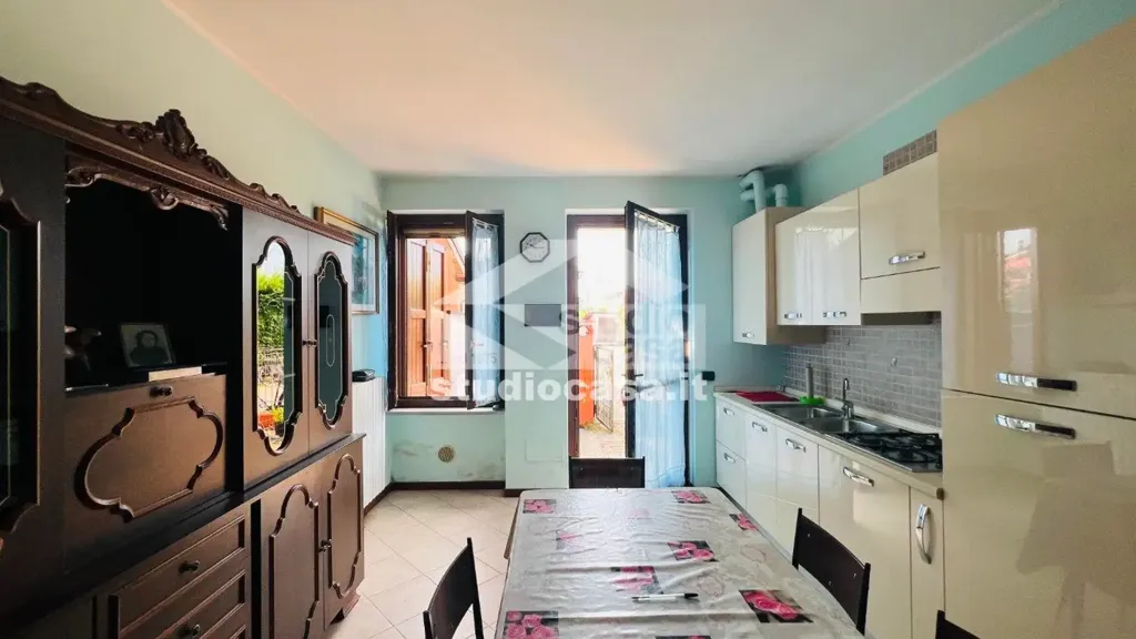 Sala da pranzo - Ground Floor Bilocale with Garden in Offanengo