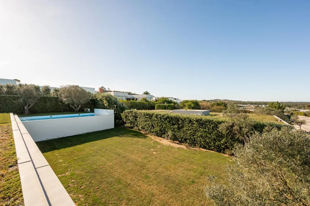 Bassein - Contemporary Villa with Golf Course in Bom Sucesso