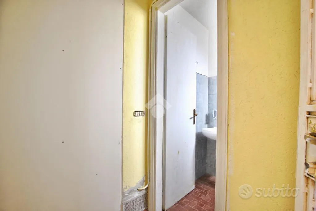 1-room commercial property in IT