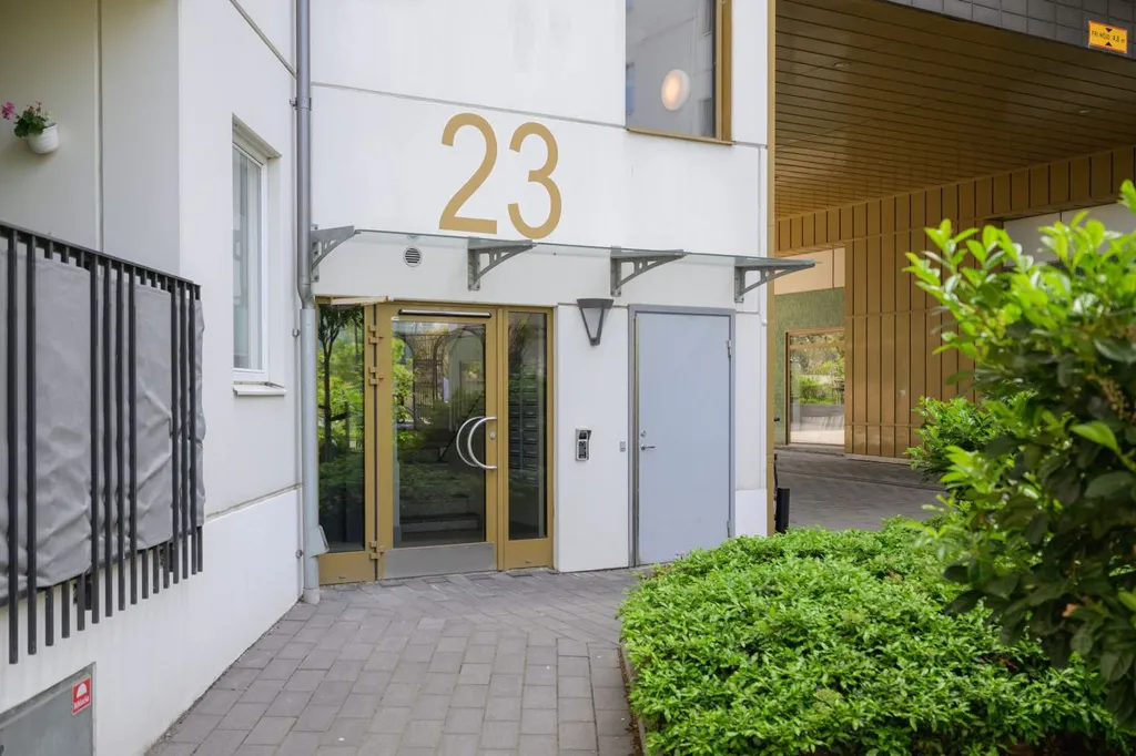 Hallway - Apartment with South-Facing Balcony in Västra Hamnen