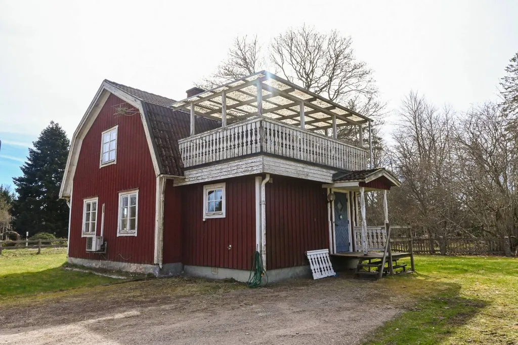 Exterior - Villa with Terrace in Algutsboda
