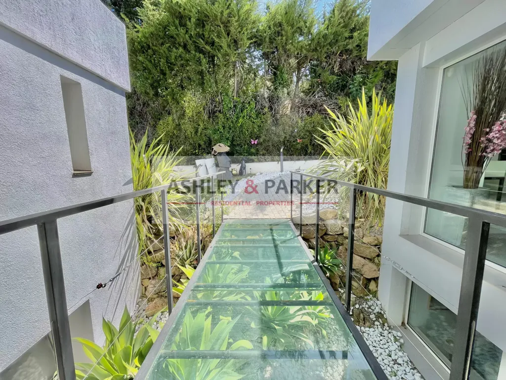 Piscina - Contemporary Villa with Sea View in Le Cannet
