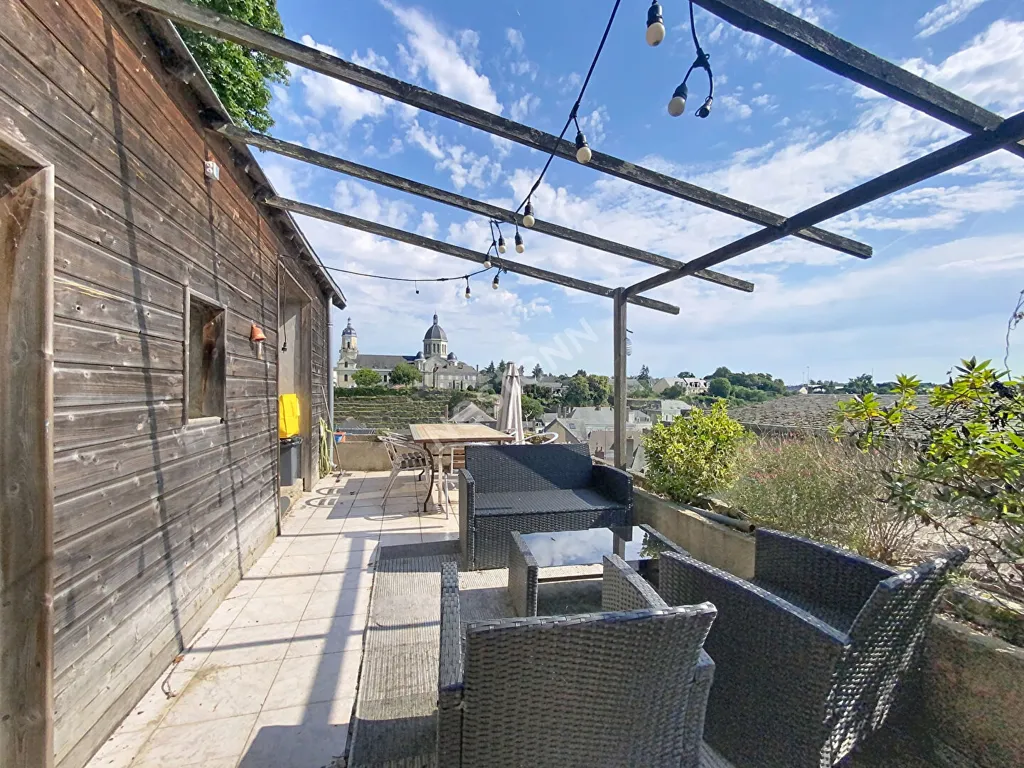 Terrasse - Maison Atypique avec Studio en Centre-Ville de Segré