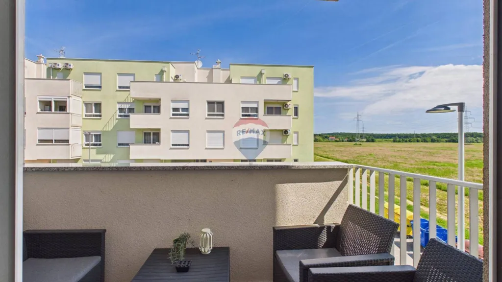 Balcon - Modern Studio Flat with Balcony in Iver, Zagreb