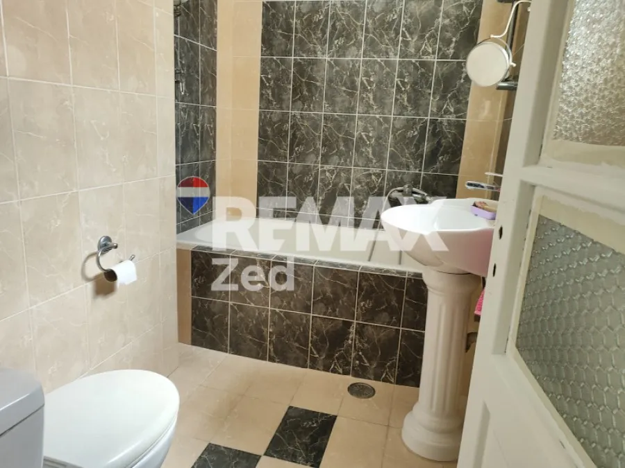 Vannitoad - Apartment with Balcony in Piraeus, Tabouria