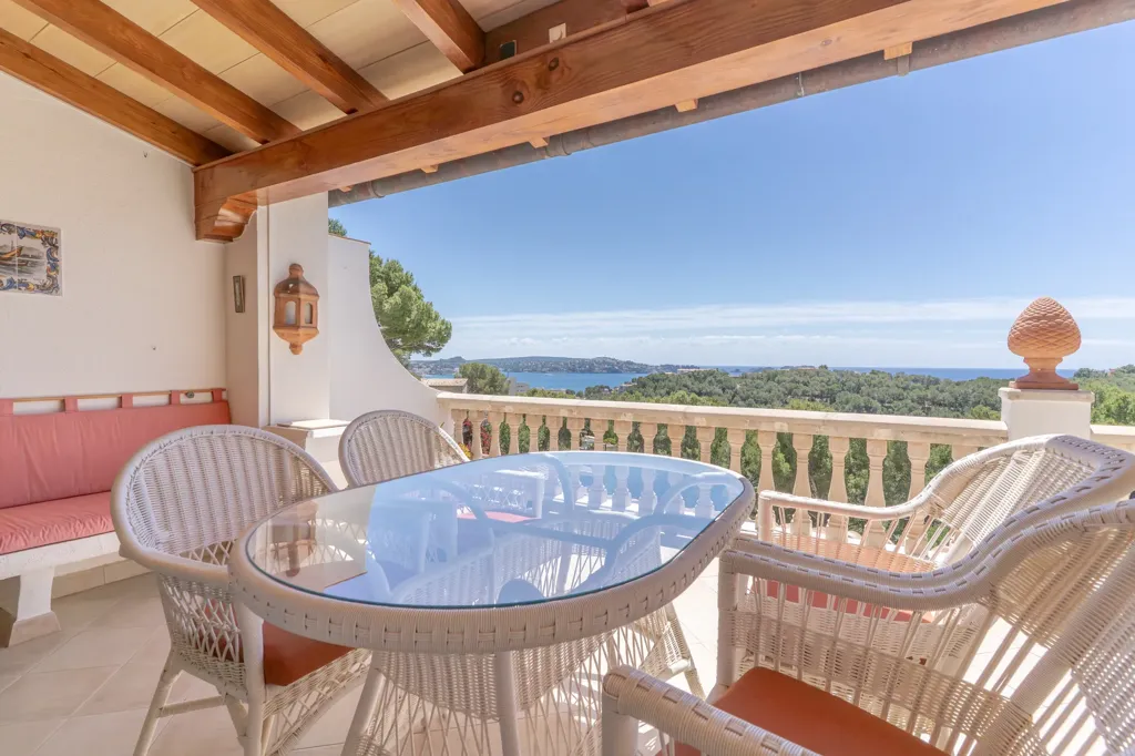 Terrass - 2 magamistoaga korter asukohas Calvia
