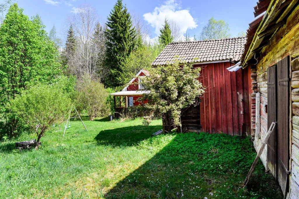Välivaade - Villa with Barn and Garden in Sågmyra