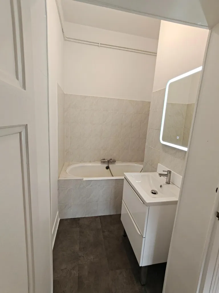Vannitoad - Bright Apartment with Marble Fireplace in Montluçon