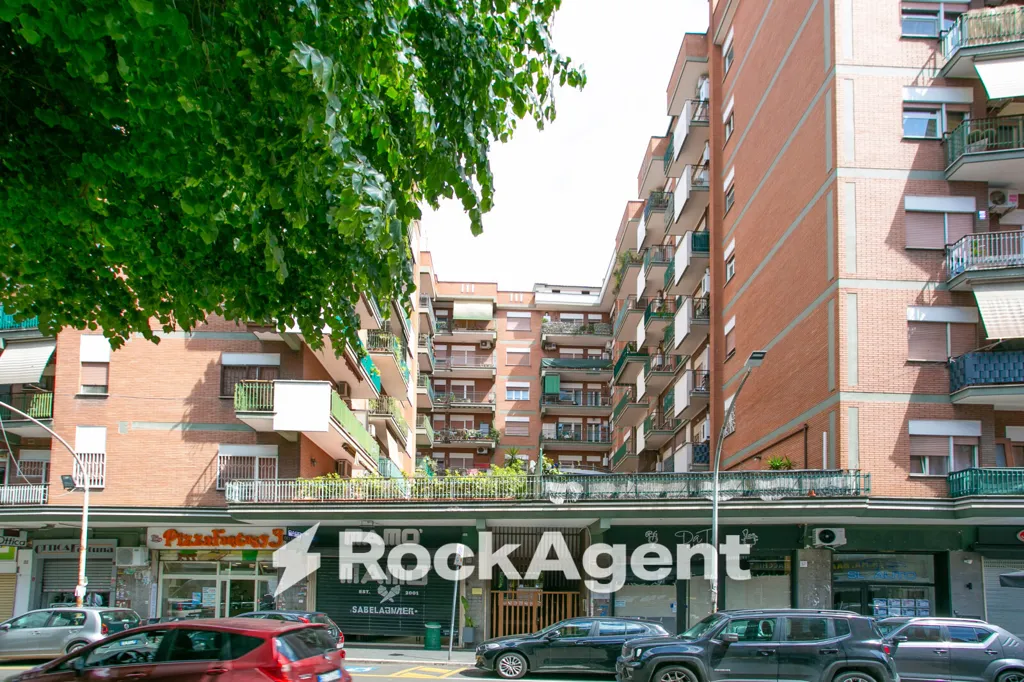 Välivaade - Ristruttured Apartment with Balcony in Rome